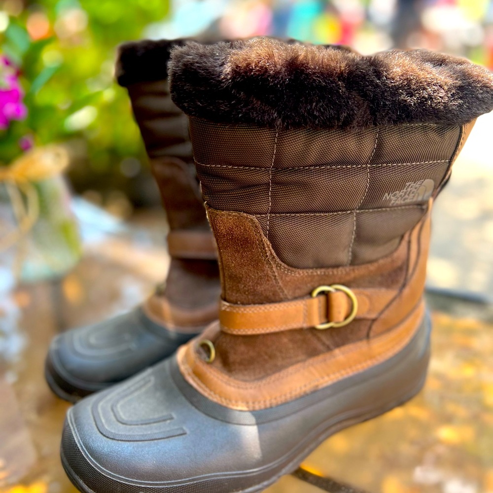 #NorthFace women’s boots brown, excellent condition, worn once, size 9.5